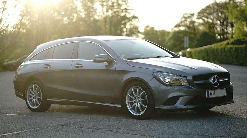 Grau Gebraucht 2015 Mercedes CLA220 Shooting Brake Kombi | 16.500 € (Superpreis) - Bild 1/4