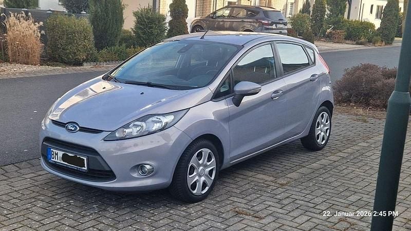 Gebraucht Ford Fiesta Trend 69 PS (50 kW) 2012 Grau Limousine