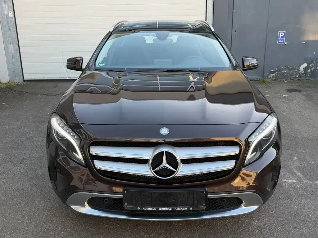 Gebraucht Mercedes GLA250 211 PS (155 kW) 2017 Braun SUV