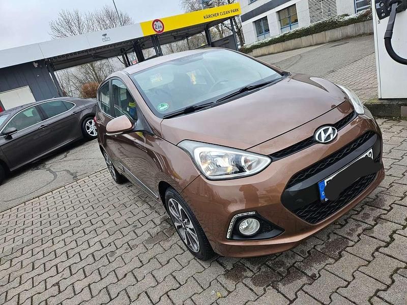 Beige Gebraucht 2017 Hyundai i10 Kleinwagen | 10.900 € (Fairer Preis) - Bild 1/4