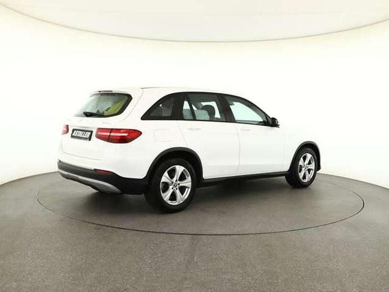 Gebraucht Mercedes GLC250 204 PS (150 kW) 2018 Unilack polarweiß SUV
