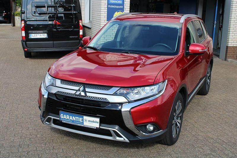 Rot Gebraucht 2020 Mitsubishi Outlander Diamant Edition SUV | 19.900 € (Etwas zu teuer) - Bild 1/4