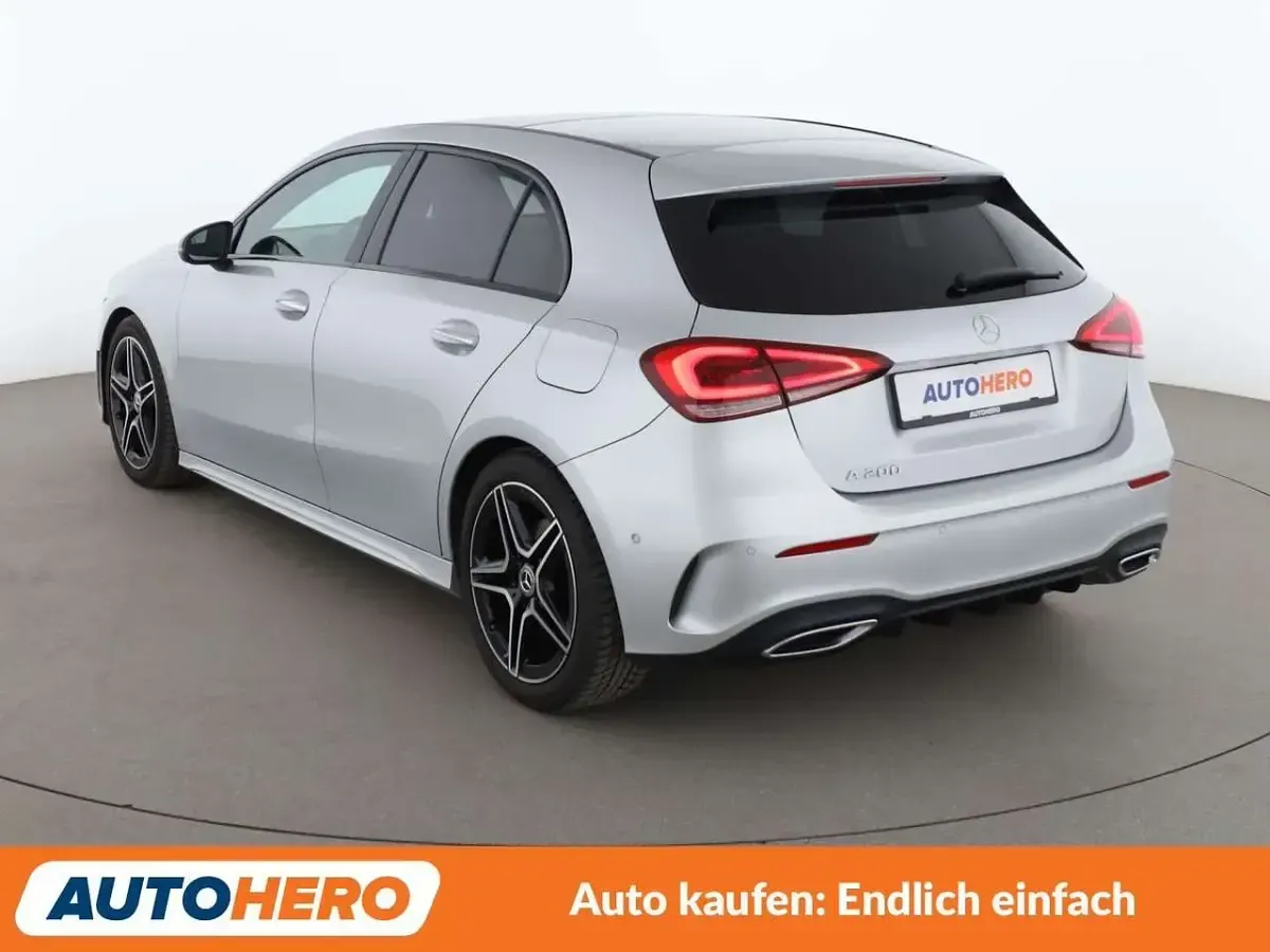 Gebraucht Mercedes A200 AMG line 163 PS (119 kW) 2018 Iridiumsilber Limousine