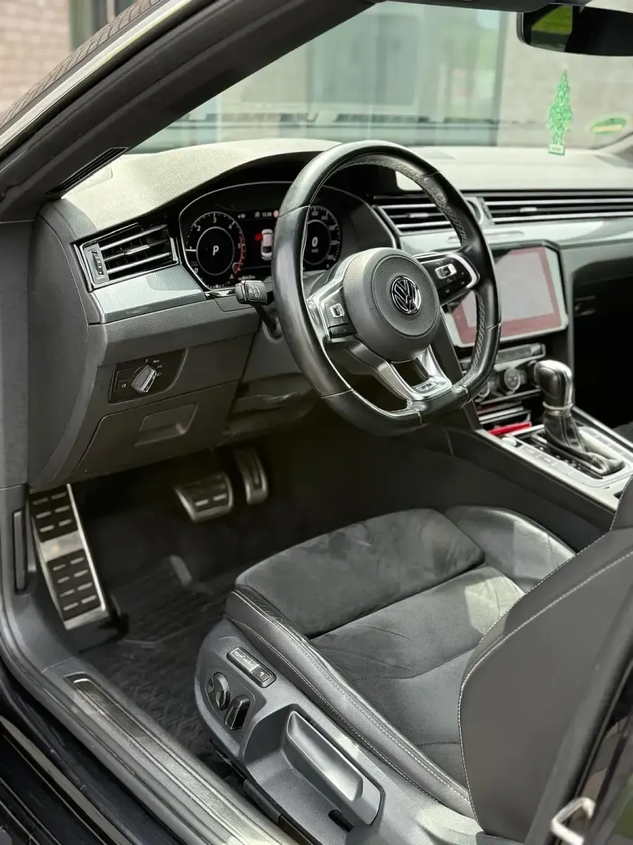 Gebraucht VW Arteon R-line 239 PS (175 kW) 2018 Schwarz Kleinwagen