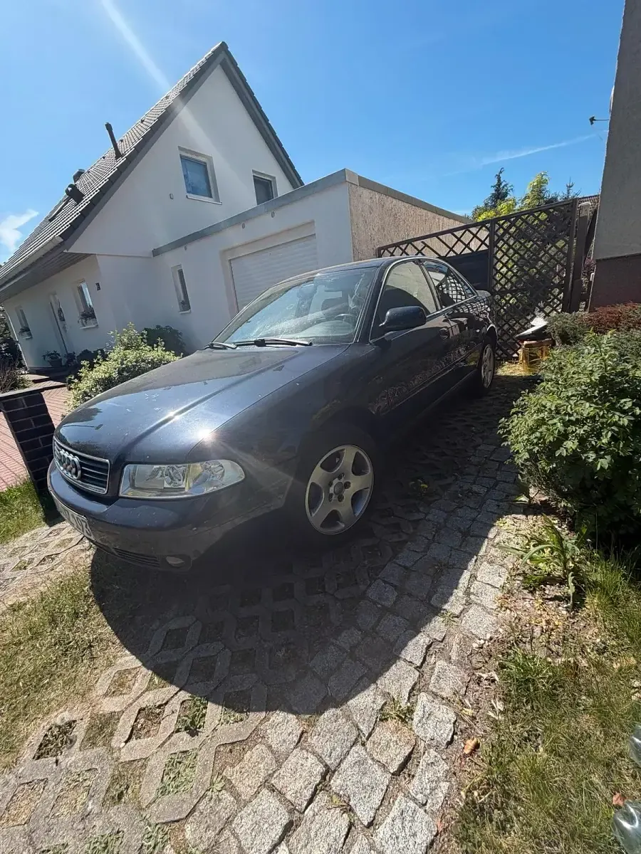 Occasion Audi A4 125 ch (91 kW) 1999 Bleue Berline