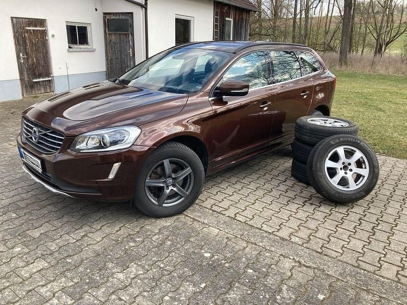 Gebraucht Volvo XC60 Momentum 190 PS (139 kW) 2015 Braun SUV