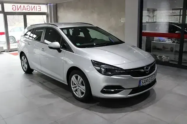 Używany Ford Focus Cool & Connect 2021 Andere Sedan/Limuzyna