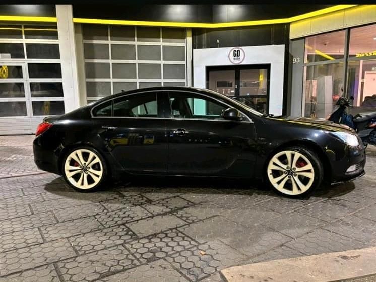 Gebraucht Opel Insignia 220 PS (161 kW) 2009 Schwarz Limousine