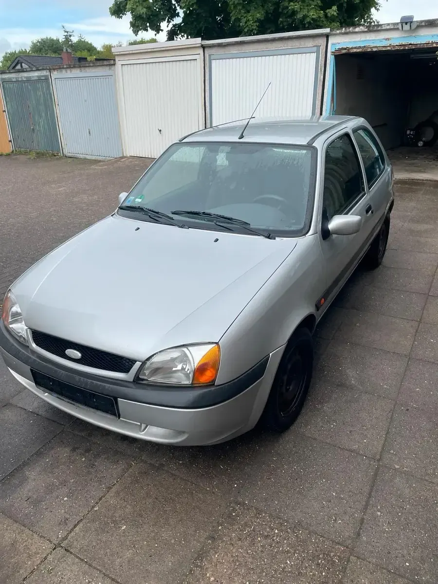 Gebraucht Ford Fiesta 60 PS (44 kW) 2002 Silber Kleinwagen