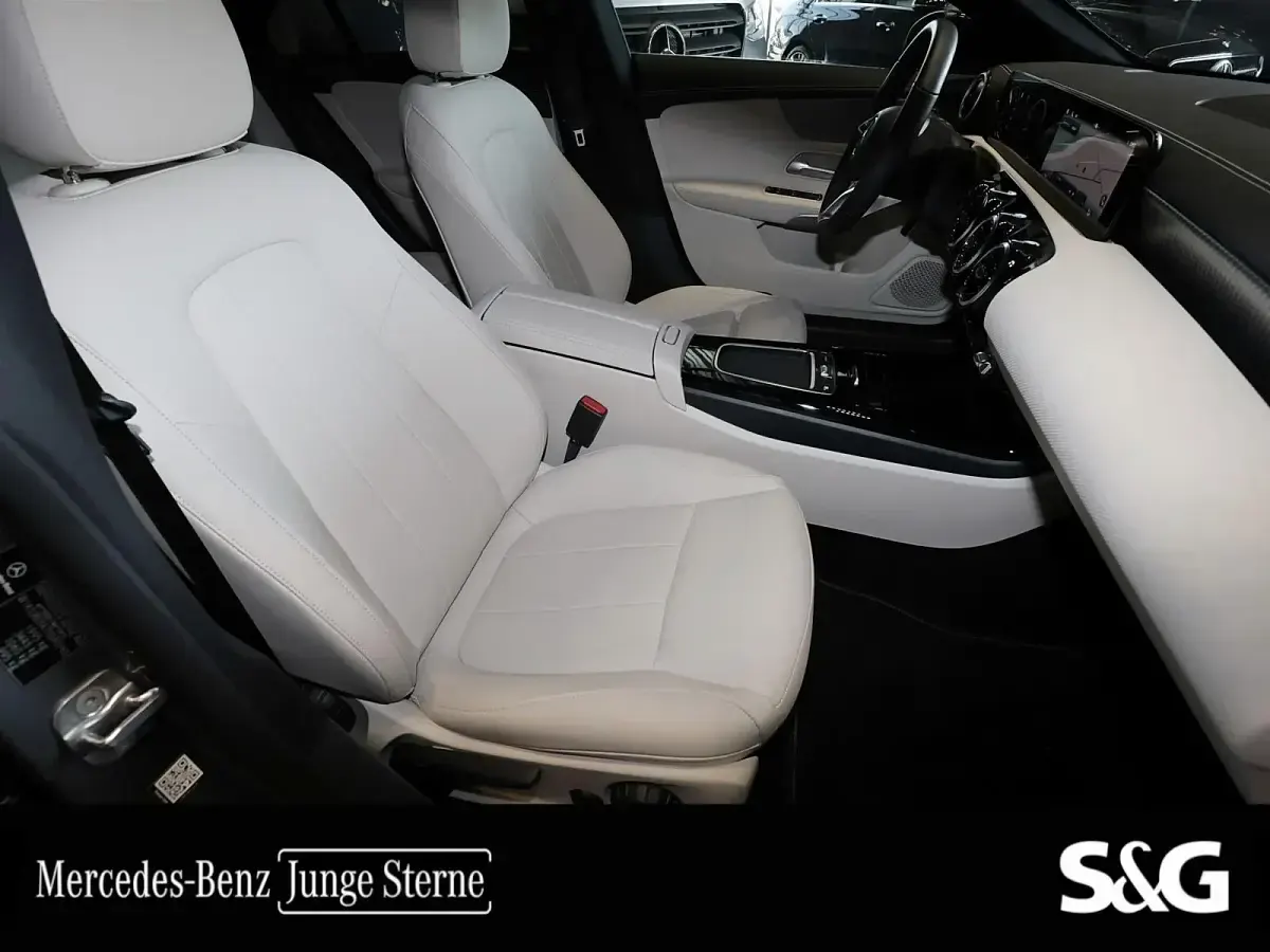 Gebraucht Mercedes CLA180 Night 136 PS (100 kW) 2025 Grau Coupé