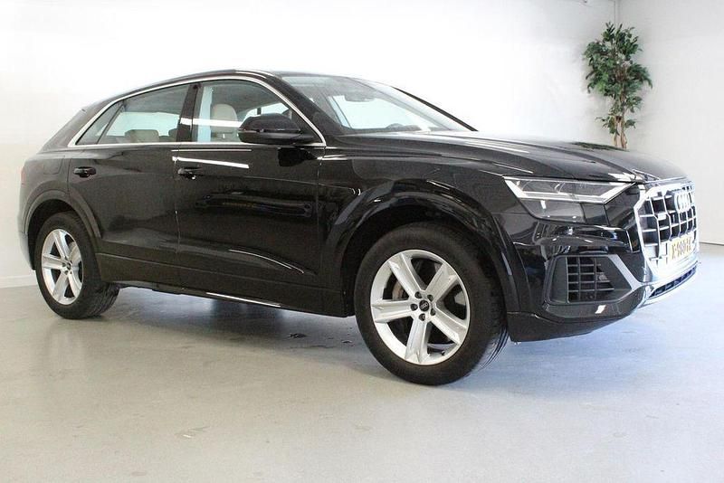 Second-hand Audi Q8 Proline 2023 Negru SUV