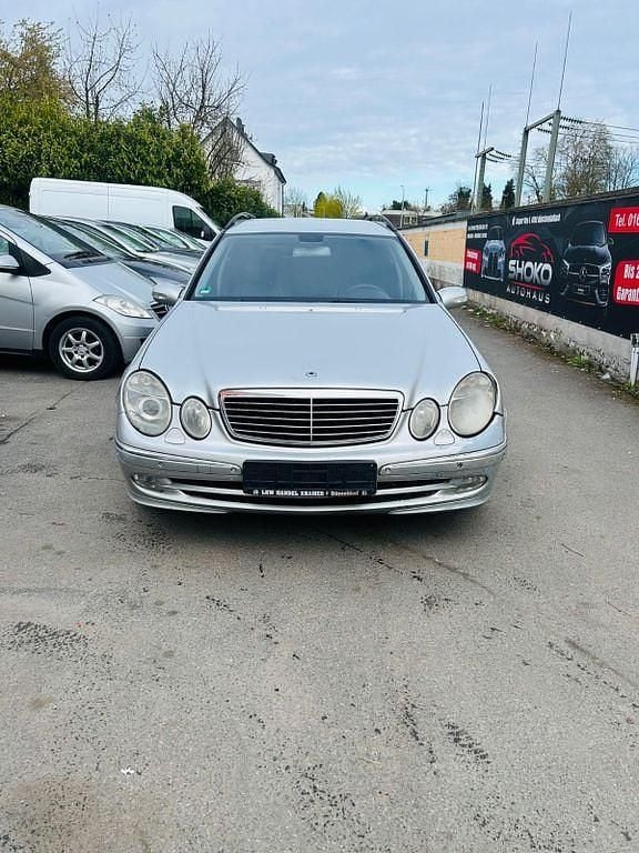 Gebraucht Mercedes E280 Avantgarde 177 PS (130 kW) 2004 Grau Limousine