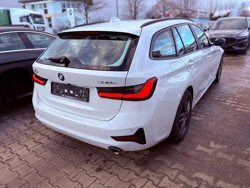 Gebraucht BMW 330e Advantage 184 PS (135 kW) 2021 Weiß Kombi