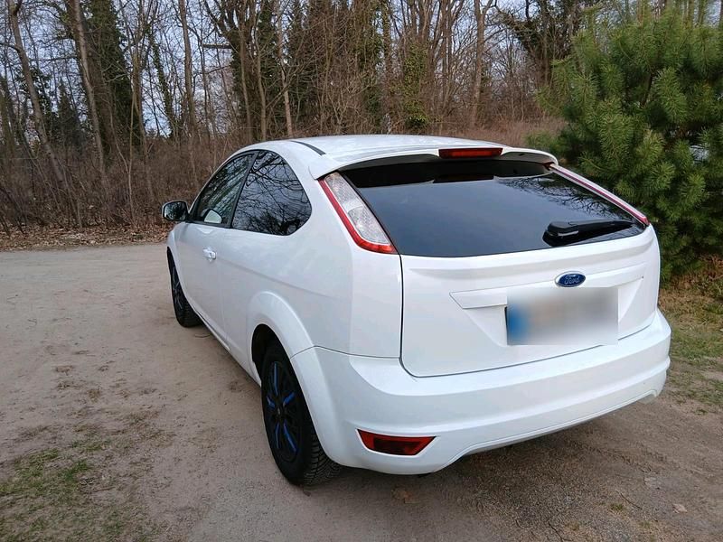 Używany Ford Focus 2010 Biały Sedan/Limuzyna