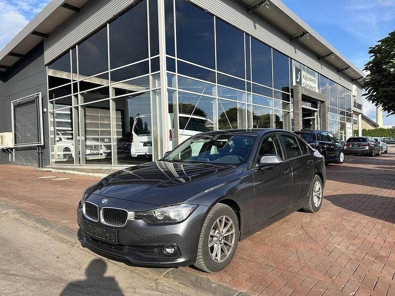 Mineralgrau metallic Gebraucht 2016 BMW 318 Advantage Limousine | 15.490 € (Fairer Preis) - Bild 1/3