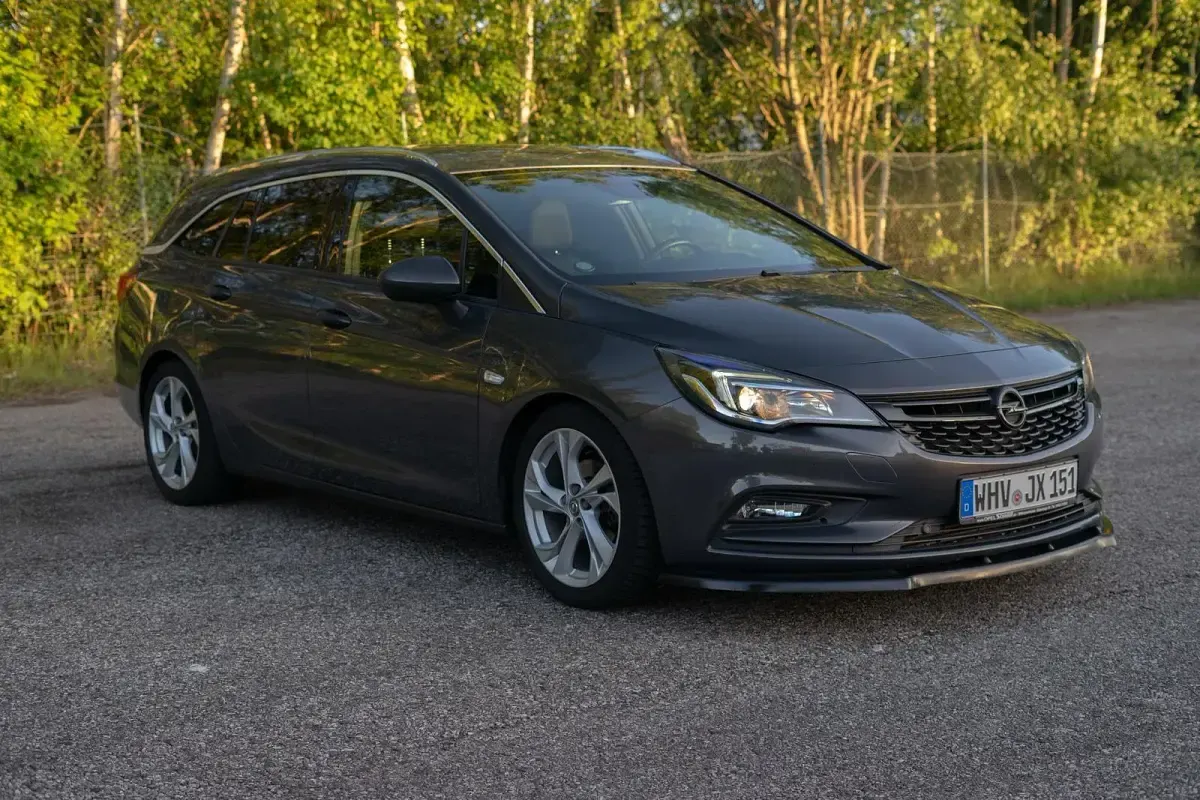 Gebraucht Opel Astra Dynamic 150 PS (110 kW) 2016 Grau Kombi