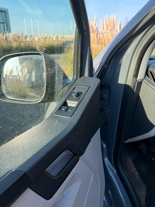 Gebraucht VW Transporter 150 PS (110 kW) 2019 Grau Van