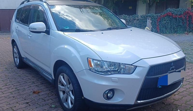 Gebraucht Mitsubishi Outlander Intense 177 PS (130 kW) 2011 Weiß SUV