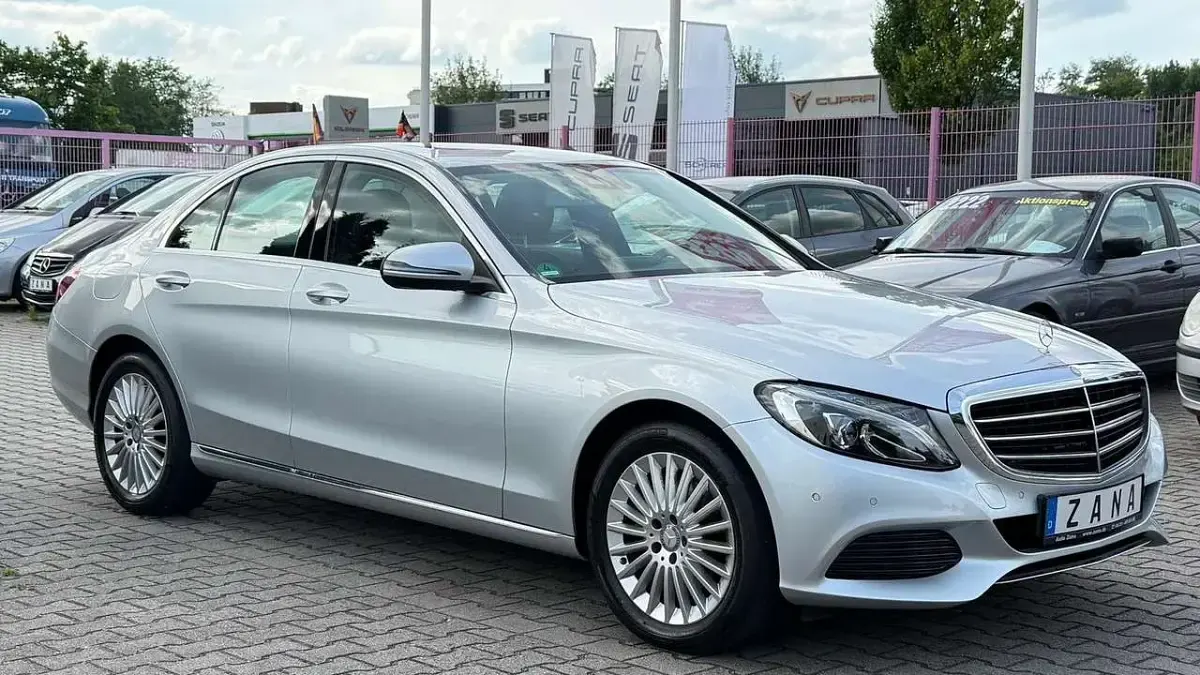 Gebraucht Mercedes C200 184 PS (135 kW) 2017 Iridiumsilber  metalliclack Limousine