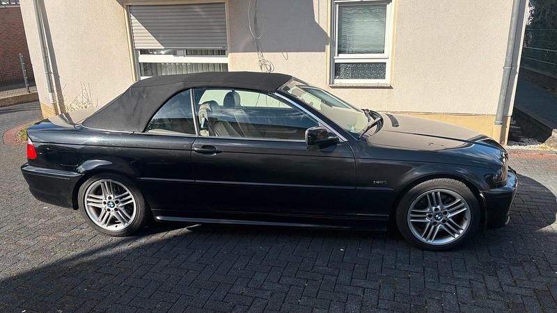 Gebraucht BMW 330 Sport Line 231 PS (169 kW) 2002 Schwarz Cabrio