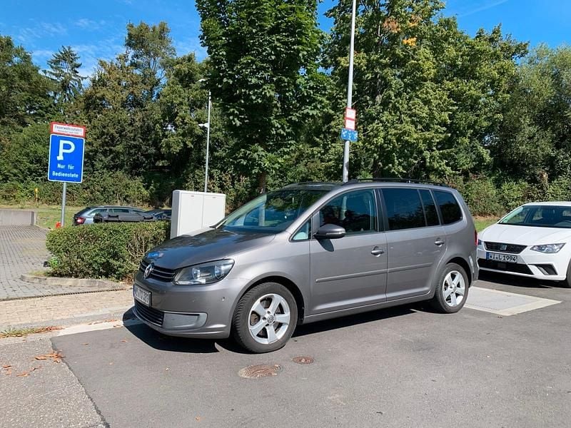 Grau Gebraucht 2012 VW Touran Comfortline Van / Kleinbus | 7.300 € (Fairer Preis) - Bild 1/4