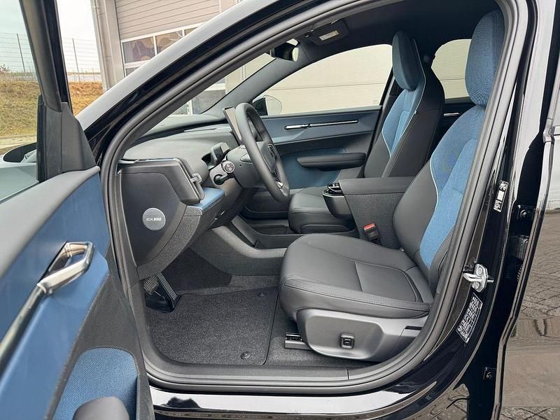 Neu Volvo EX30 Plus 200 kW (272 PS) 2026 Schwarz SUV