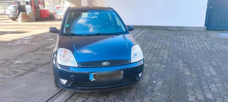 Blau Gebraucht 2005 Ford Fiesta Kleinwagen | 449 € (Superpreis) - Bild 1/2