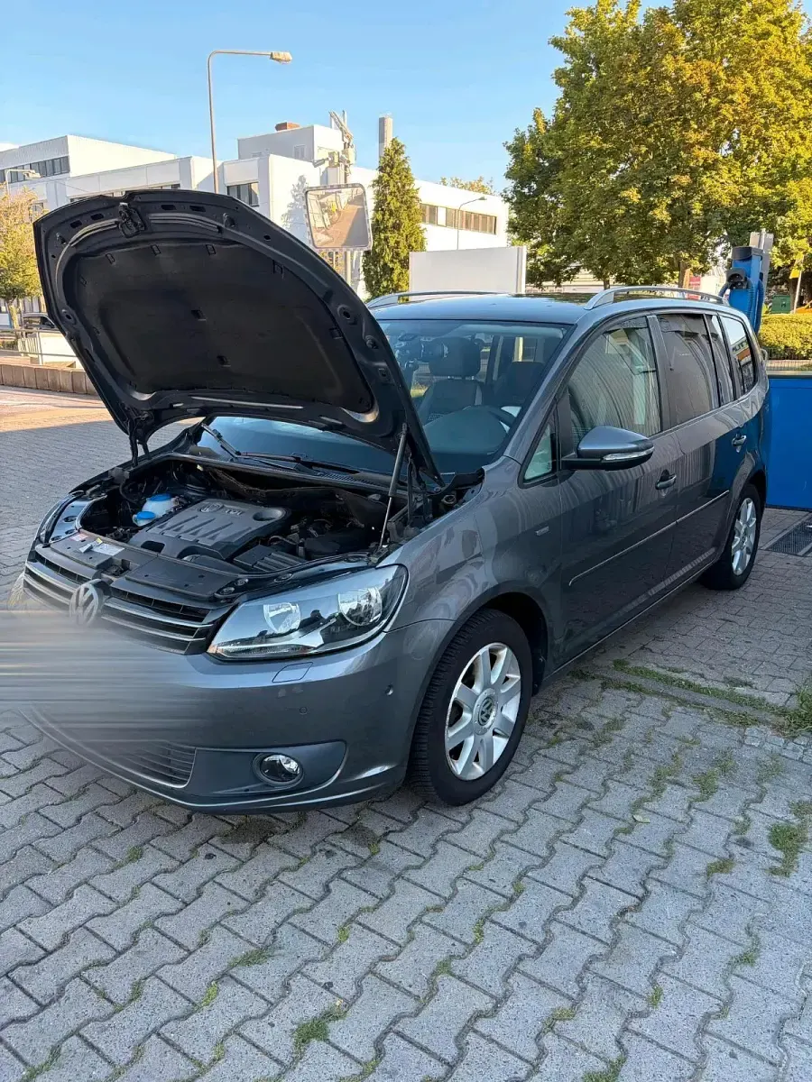 Gebraucht VW Touran 105 PS (77 kW) 2013 Grau Van / Kleinbus
