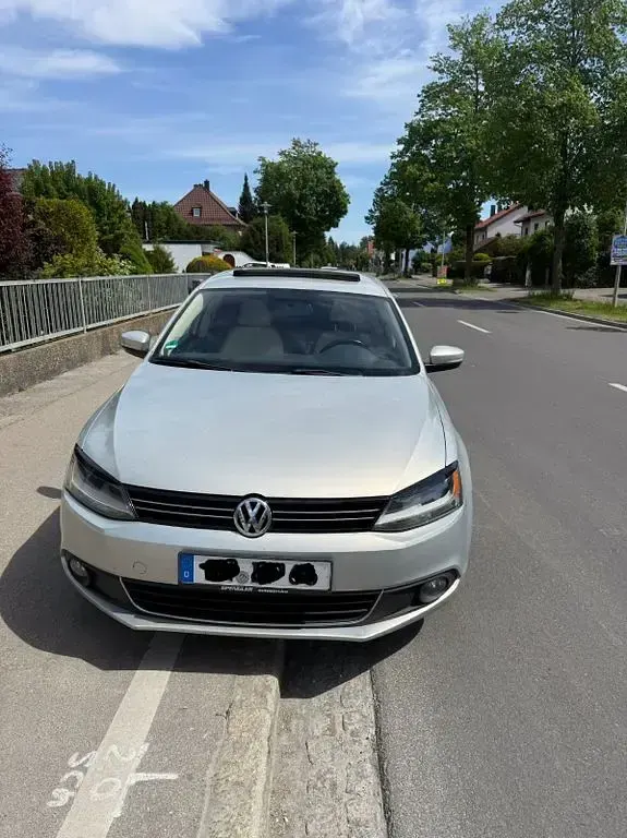 Gebraucht VW Jetta 140 PS (102 kW) 2011 Beige Limousine
