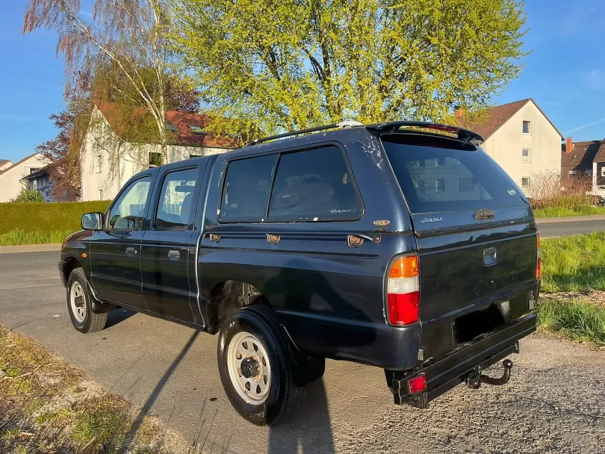 Second-hand Mazda B Series 109 CP (80 kW) 2003 Albastru Pickup