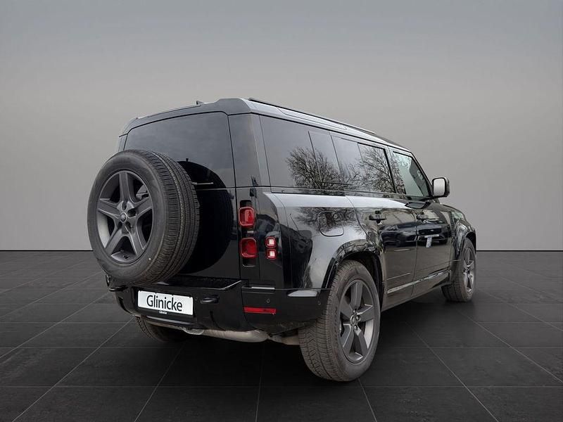 Gebraucht Land Rover Defender SE Dynamic 249 PS (183 kW) 2025 Santorini black SUV