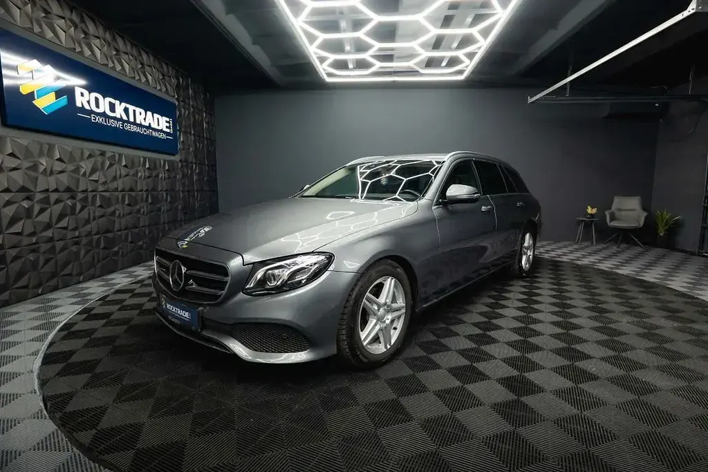 Gebraucht Mercedes E220 Avantgarde 194 PS (142 kW) 2019 Grau Kombi