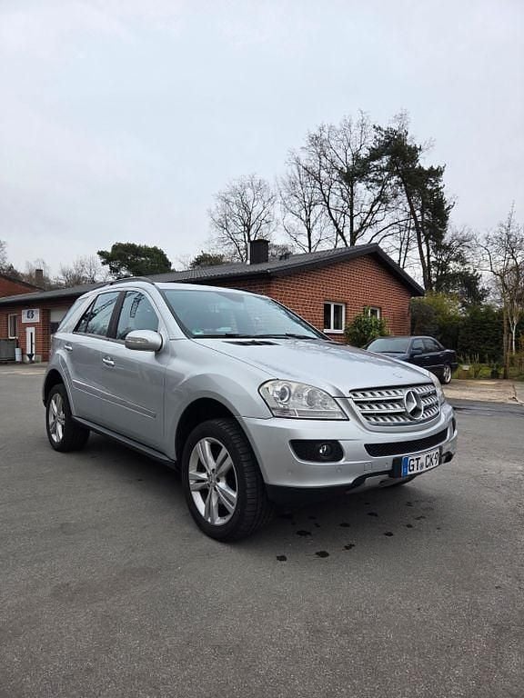 Gebraucht Mercedes ML320 224 PS (164 kW) 2007 Silber SUV