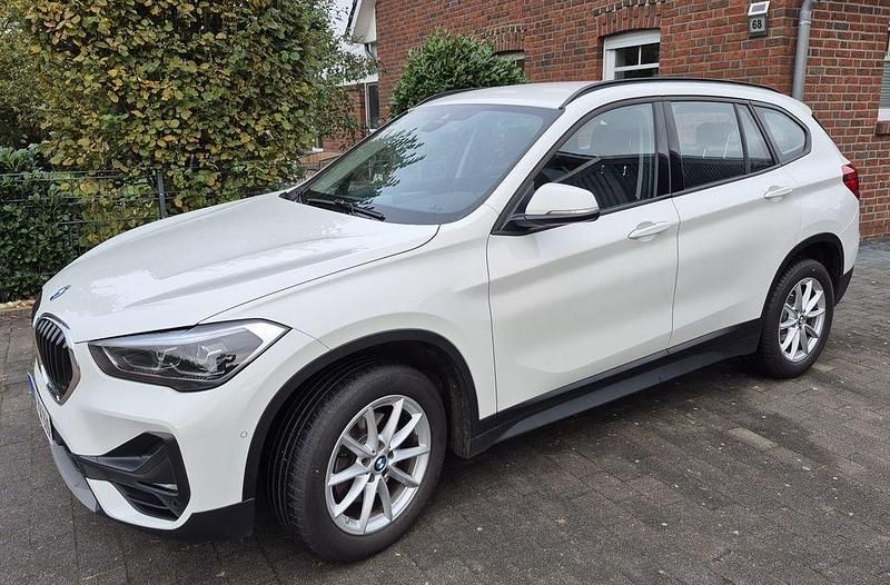 Weiß Gebraucht 2020 BMW X1 SUV | 18.500 € (Superpreis) - Bild 1/4