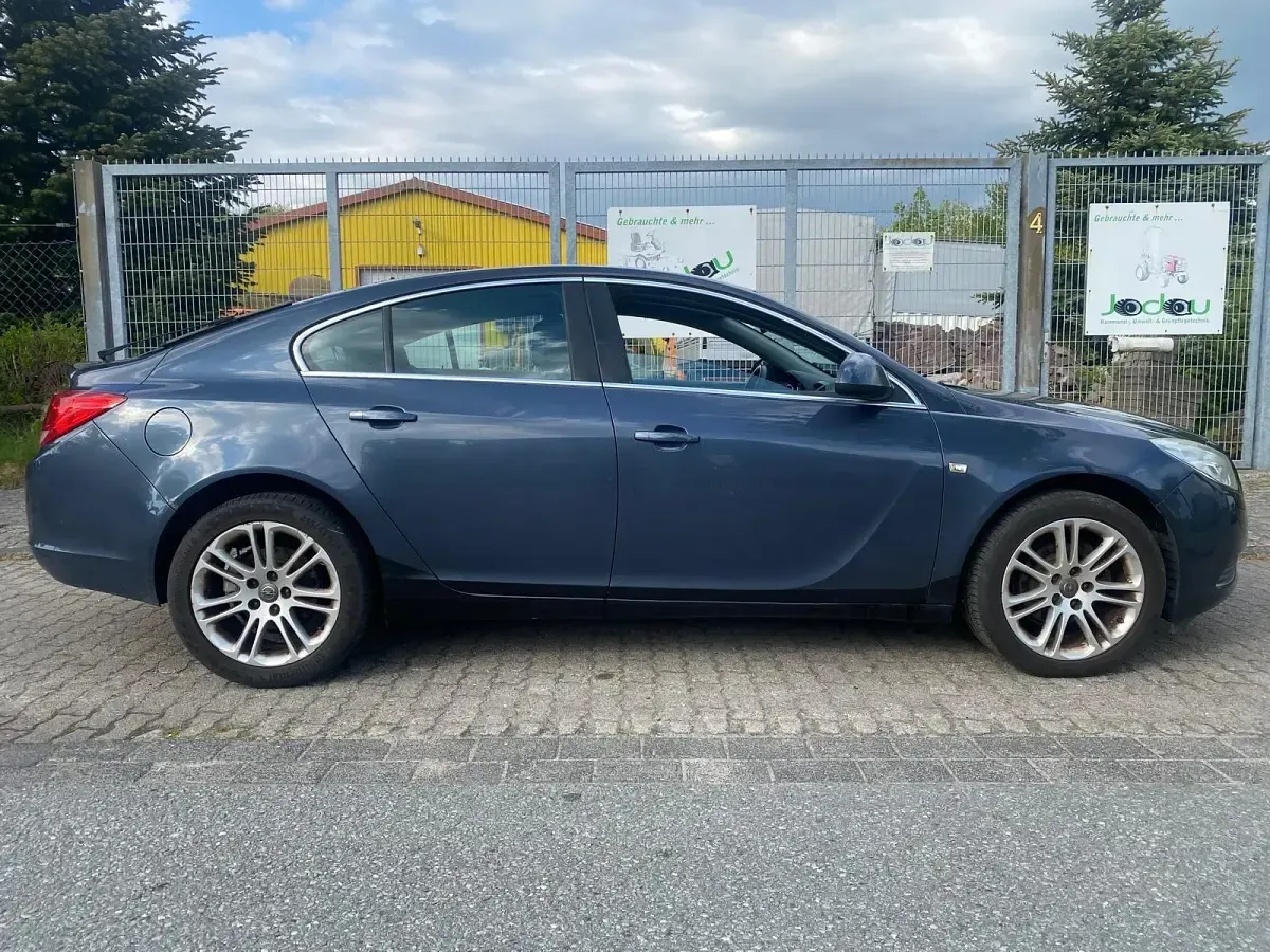 Gebraucht Opel Insignia 150 PS (110 kW) 2010 Blau Limousine