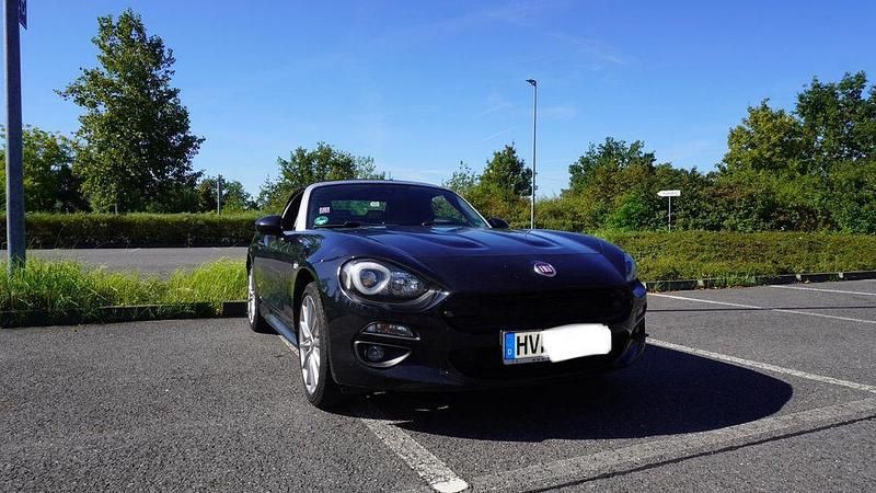 Schwarz Gebraucht 2019 Fiat 124 Spider Lusso Cabrio | 18.500 € (Fairer Preis) - Bild 1/4