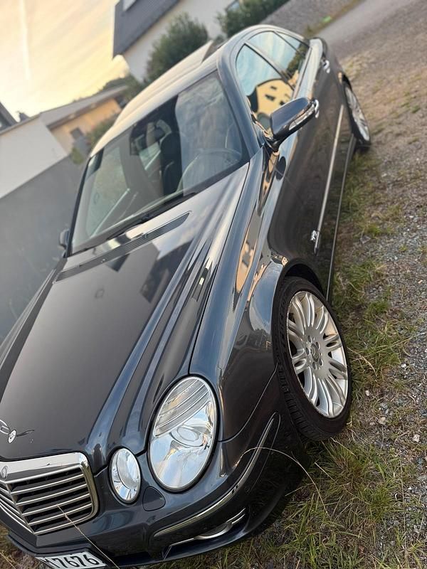Gebraucht Mercedes E320 Avantgarde 245 PS (180 kW) 2006 Andere farben Limousine