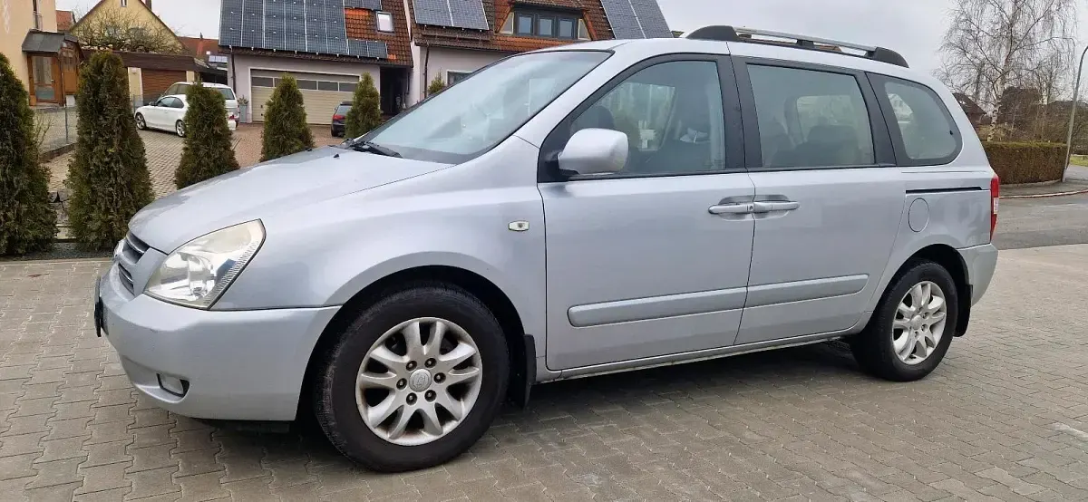 Gebraucht Kia Carnival 183 PS (134 kW) 2008 Silber Van / Kleinbus