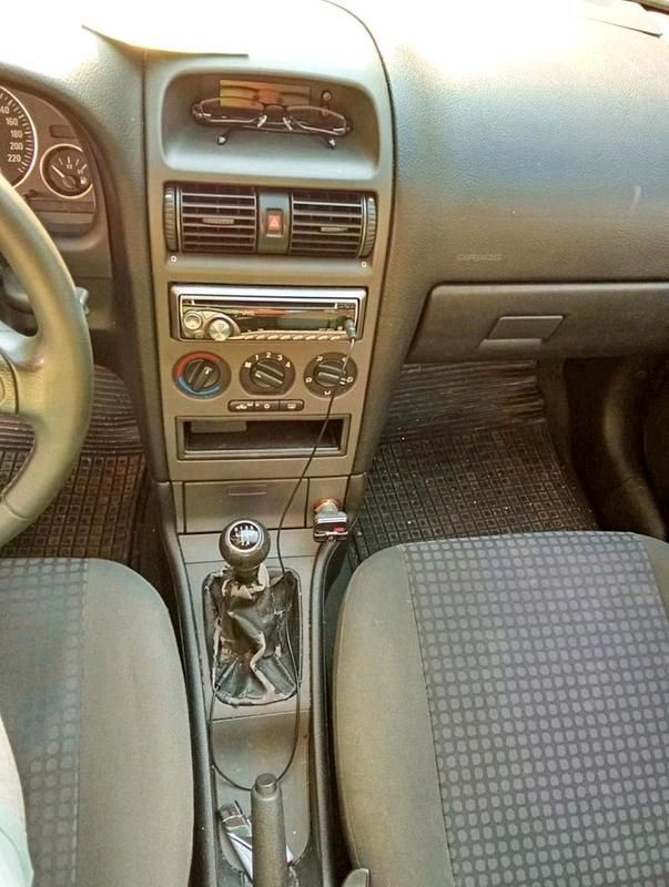 Gebraucht Opel Astra 101 PS (74 kW) 2003 Silber Limousine