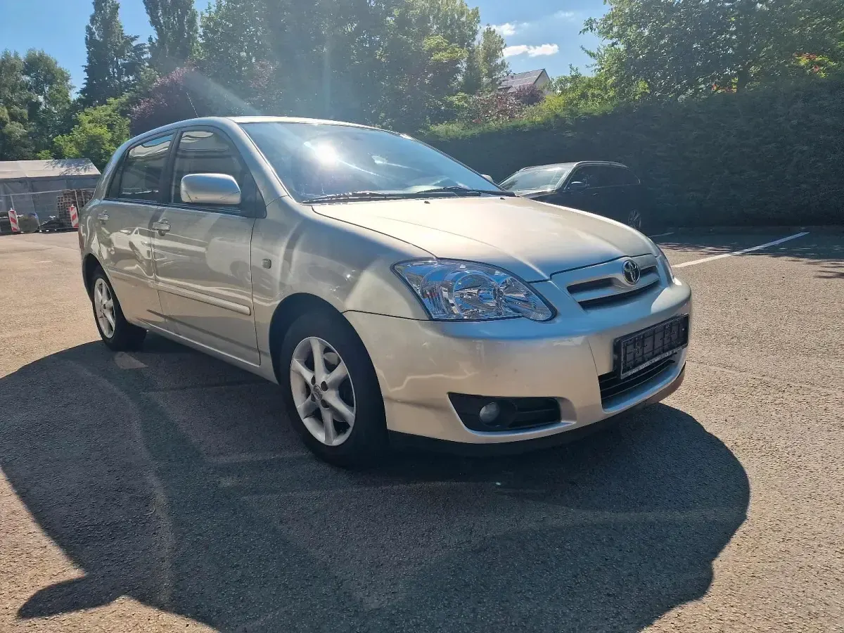 Gebraucht Toyota Corolla 90 PS (66 kW) 2005 Silber Limousine