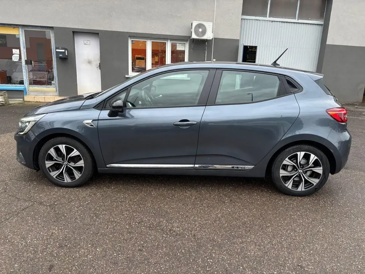 Gebraucht Renault Clio V LIMITED 140 PS (102 kW) 2022 Silber Limousine