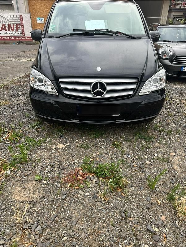 Schwarz Gebraucht 2013 Mercedes Viano Van / Kleinbus | 16.000 € (Superpreis) - Bild 1/4