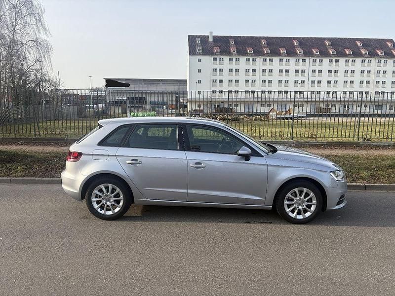 Gebraucht Audi A3 Attraction 150 PS (110 kW) 2014 Silber Limousine