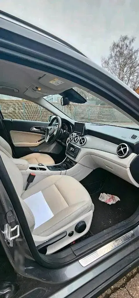Gebraucht Mercedes GLA220 170 PS (125 kW) 2013 Grau SUV