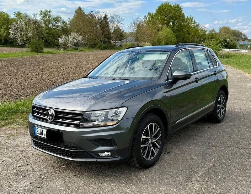 Grau Gebraucht 2019 VW Tiguan Comfortline SUV | 18.999 € (Superpreis) - Bild 1/4