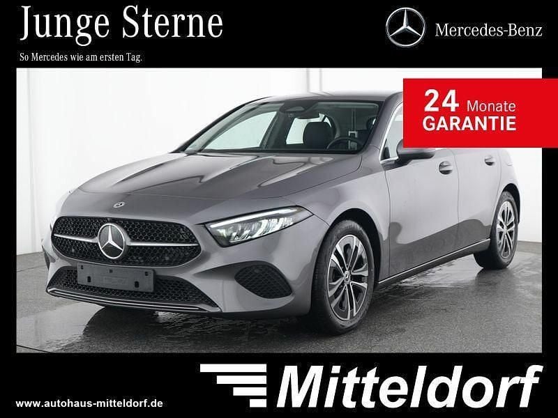 Grau Gebraucht 2024 Mercedes A200 Advanced Limousine | 30.980 € (Etwas zu teuer) - Bild 1/4