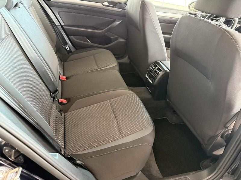 Gebraucht VW Passat Trendline 150 PS (110 kW) 2017 Schwarz Kombi