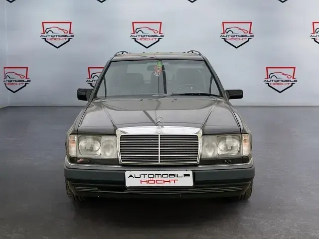 Gebraucht Mercedes 300 179 PS (131 kW) 1990 Schwarz Kombi