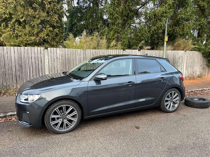 Grau Gebraucht 2024 Audi A1 Sportback Advanced Plus Kleinwagen | 21.800 € (Guter Preis) - Bild 1/4