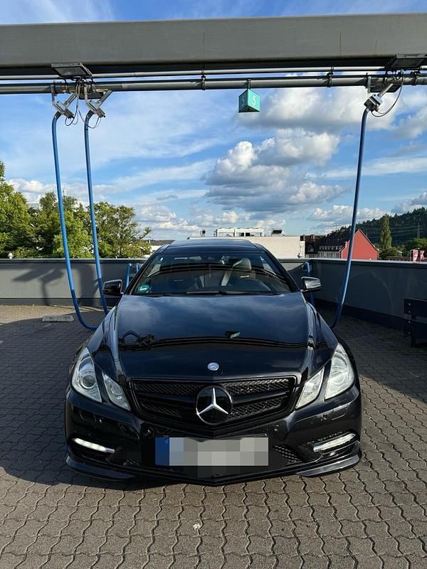 Schwarz Gebraucht 2013 Mercedes E350 Coupé | 16.499 € (Fairer Preis) - Bild 1/4